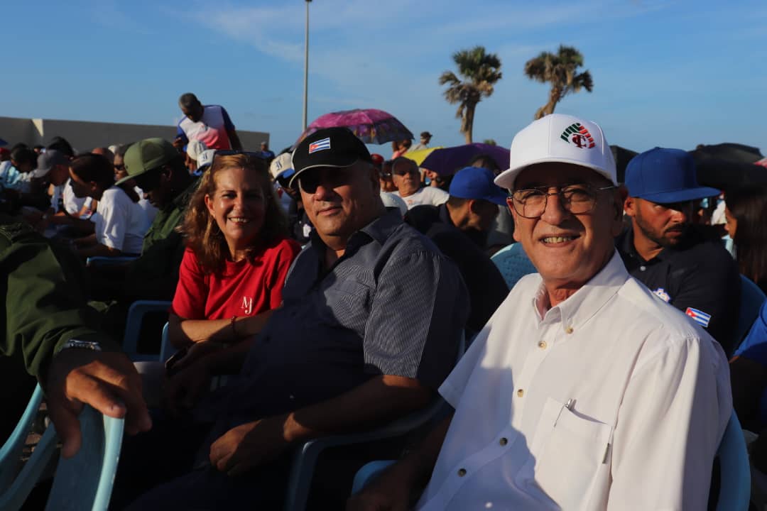 RosyCubaMINJUS's tweet photo. El @Minjus_Cuba presente en el acto por el 26 de julio. #MiMoncadaEsLaPatria @DiazCanelB @MMarreroCruz @DrRobertoMOjeda @Colina_CTCuba https://t.co/M0LOdPAZaT