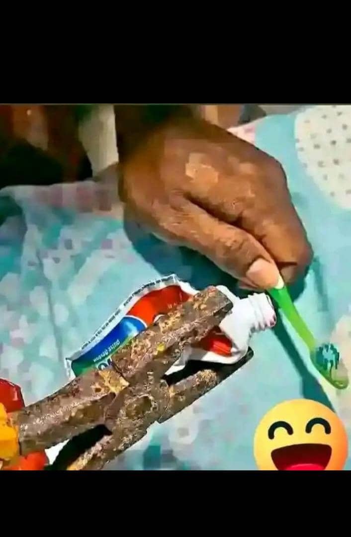 baka_rm1's tweet photo. Toothpaste: 'I don finish.'

Me: 'Who tell you?' https://t.co/j4S4vvZ84g
