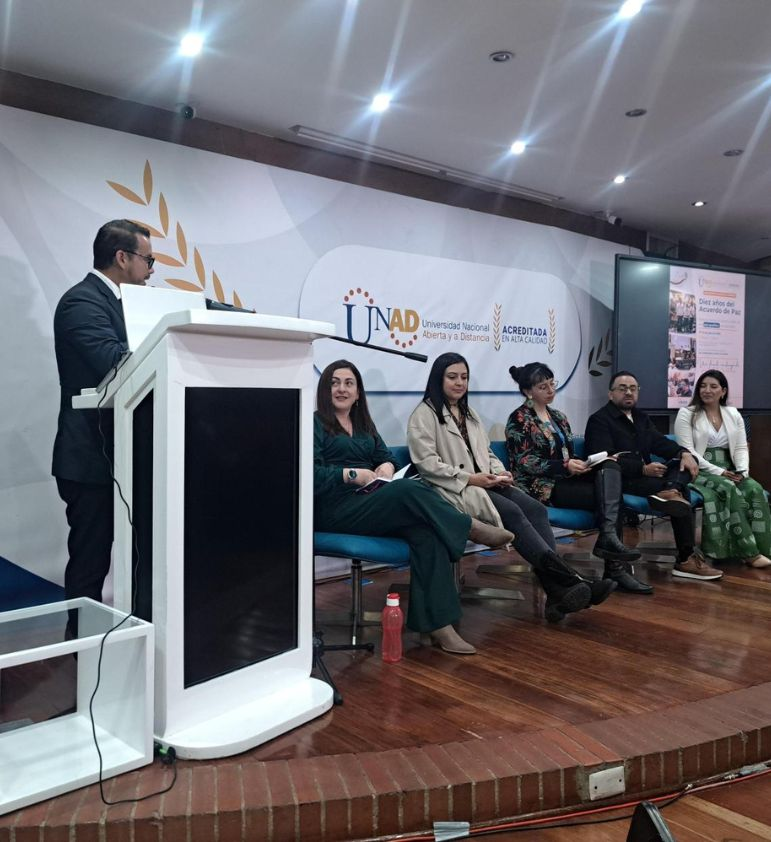ElOIRdelaRegion's tweet photo. #OIRComunica🕊️ #VIDER_UNAD reafirma su compromiso con la construcción de paz desde la educación y los territorios. En el encuentro "Diez años del Acuerdo de Paz", expertos, academia y comunidades reflexionaron sobre los retos y oportunidades para consolidar una paz positiva, incluyente y sostenible en Colombia. 🇨🇴📚
#UNAD #ECSAH #PazPositiva #DesarrolloRegional #InclusiónSocial https://t.co/4quzOzmfkG