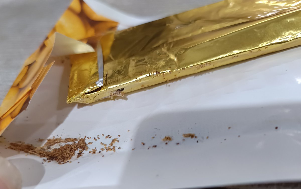 xXRicWarXx's tweet photo. I was hungry and plan to eat chocolate. Guess what happen
Again
Ey ailverqueen you guys need to check tour chocolate. Whats going on here this is the 2nd time bruh
#silverqueen #chocolate https://t.co/f2Tn53vWkZ