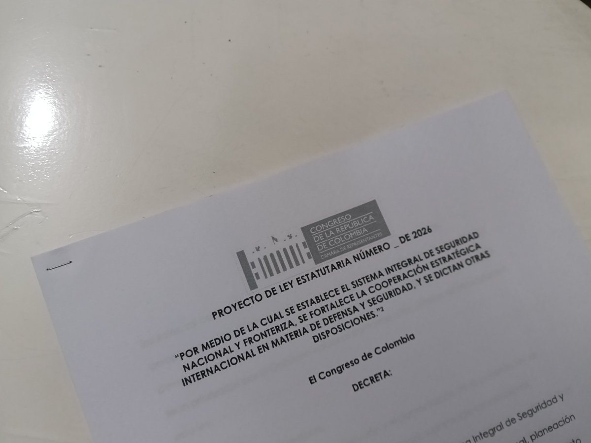 AbgLoreLazaro_'s tweet photo. Durante nueve años he investigado y trabajado en tres proyectos de ley: seguridad y defensa nacional, dignificación de veteranos y protección para militares víctimas del conflicto. 

Hoy tuve una reunión muy productiva que abre un canal institucional de trabajo más directo con el Gobierno Nacional y el Ministerio de Defensa para impulsar estas iniciativas. 

Las buenas ideas no necesitan padrinos políticos, necesitan trabajo, rigor y la voluntad de convertirlas en política pública.

Hay quienes prefieren posar; yo prefiero construir. Al final, el trabajo pesa más que los discursos