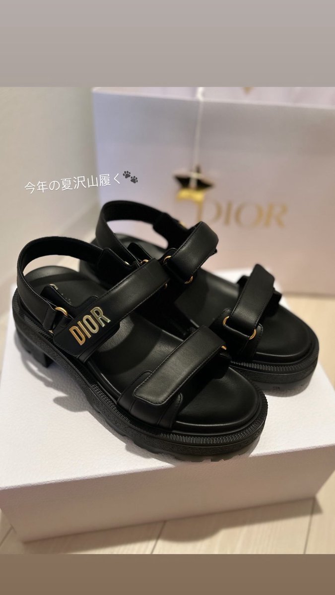 slt9v8's tweet photo. 見た目はかわいいけど、絆創膏の上から靴擦れ防止テープ貼らないと痛くて履けない😸 https://t.co/8vO8lctZwb