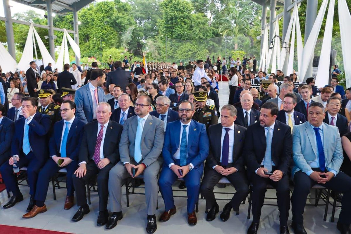 EcuadorMAE's tweet photo. CONMEMORACIÓN CÍVICA 

🔹El ministro @JuanCarlos_Blum asistió a la Sesión Solemne de la Asamblea Nacional, realizada en Guayaquil con motivo de la conmemoración de los 491 años de fundación de la ciudad. Este acto reunió a autoridades del Estado para rendir homenaje a la historia, identidad y aporte de la Perla del Pacífico al desarrollo del Ecuador.