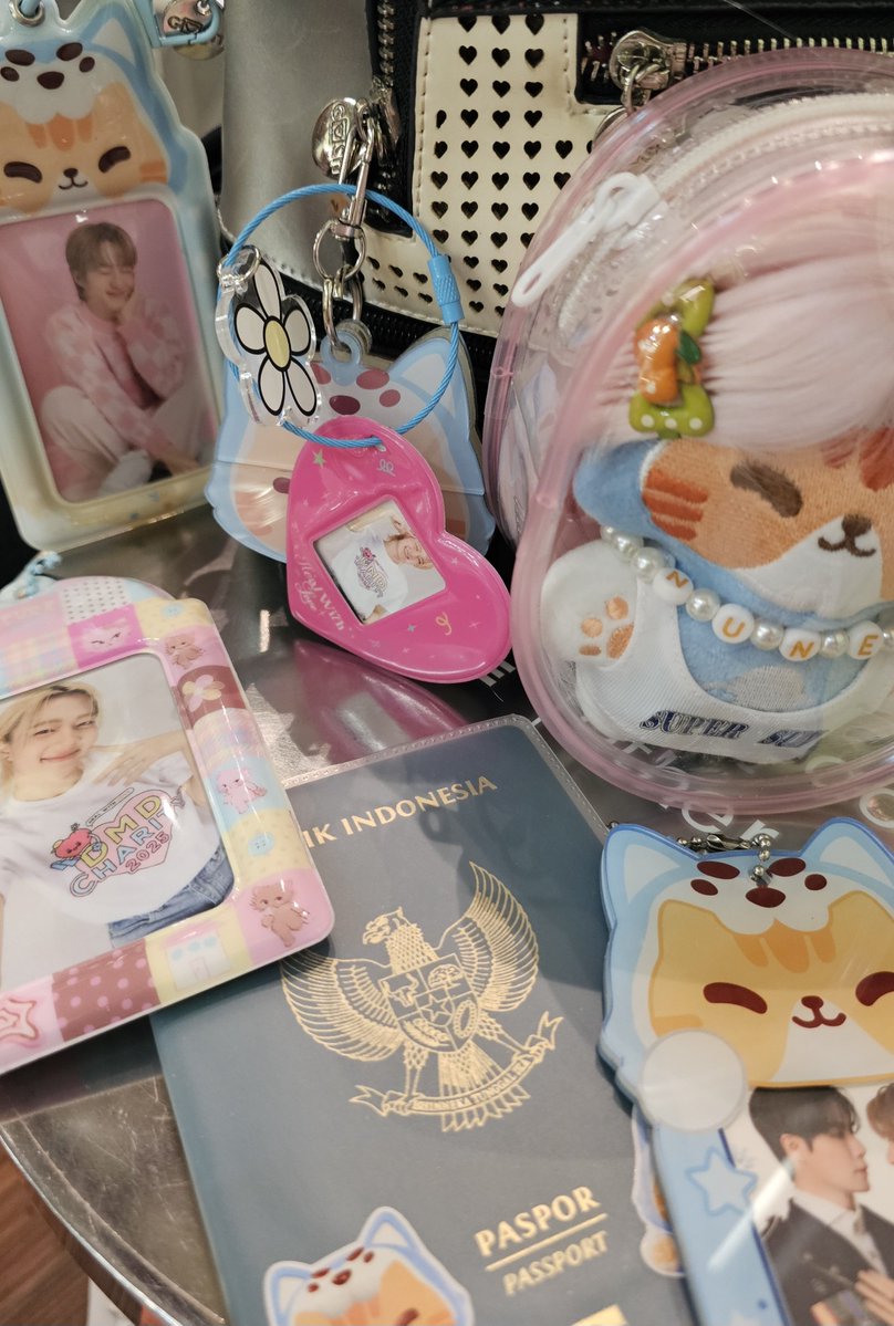 fformoji's tweet photo. Ready to spend Nu's bday weekend to the fullest ✈️🇹🇭🩷 See you soon 🥰 @CwrNew!!

#25HappyNuNewDay
#NuNew
#NanaNu https://t.co/Dxx0k4oamR