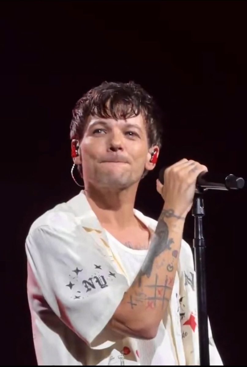 babypinkrryy's tweet photo. the louis we                            the louis that
thought was                           was actually 
posting today                        posting https://t.co/hUjZDJD34x
