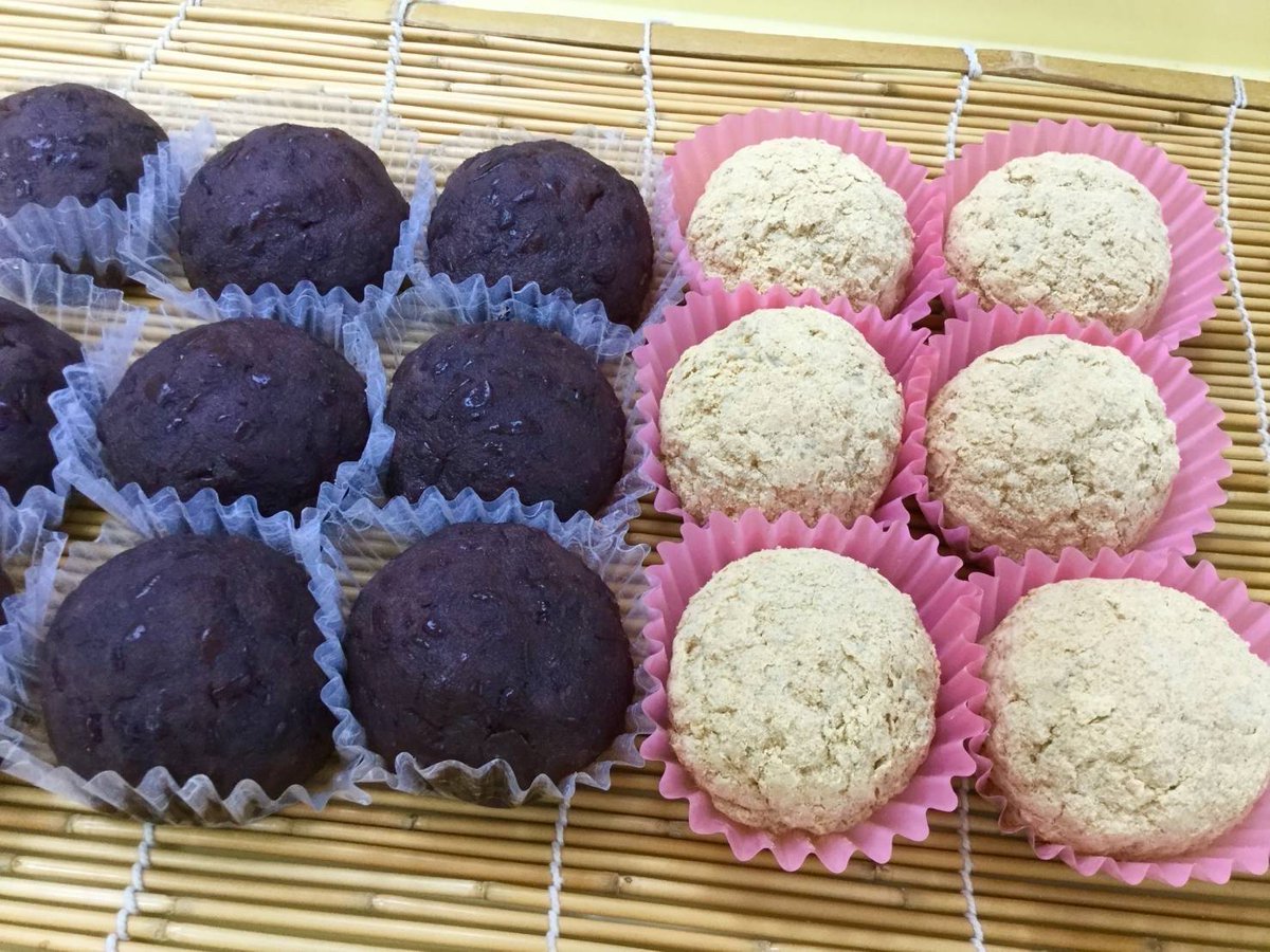 niko25azuki's tweet photo. ＮＯ２
おはようございます😊

📣不動の人気の『葛まんじゅう』、いちごあん🍓新発売🍓✨
少し酸味もあり、結構いけますよ💮

📎『豆大福』『よもぎあん餅』『みたらし団子』等は、数量限定‼️

⚠️8月13日～16日までは、9:30開店です。

🤩美味しい物食べて、しっかり水分補給🥤しましょう‼️ https://t.co/xqKFGmczwu