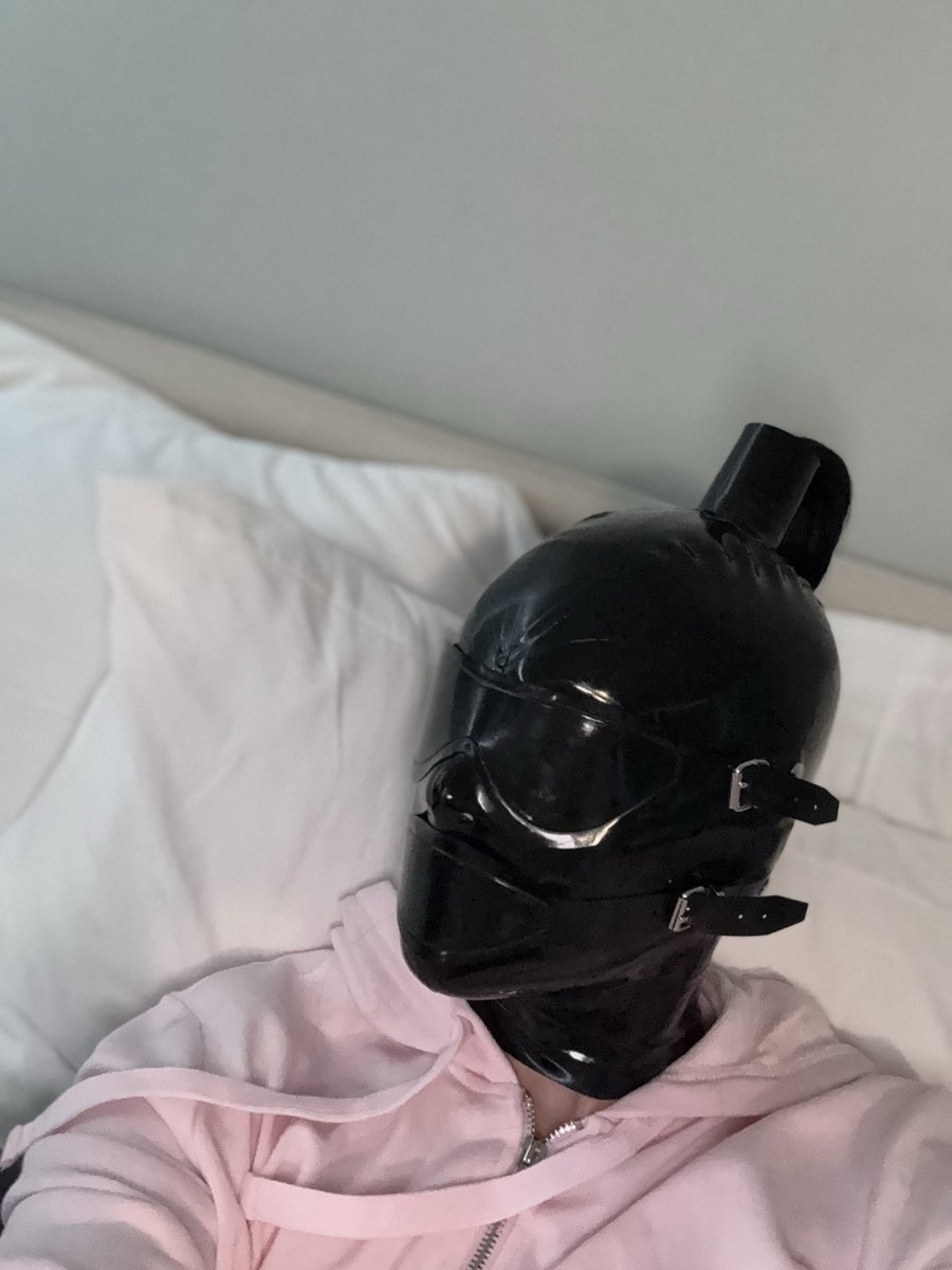latex_liam's tweet photo. had some fun on vacation😋

#latex #femboy #femboynsfw #latexnsfw #tailplug #latexporn https://t.co/8DQrnpW4VV