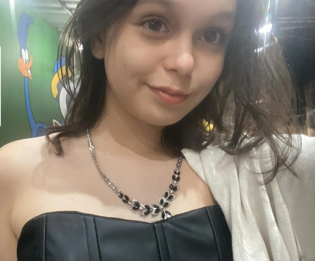 romaniaswiftttt's tweet photo. você em super | você em memórias postumas https://t.co/Jsq4bJxcLL