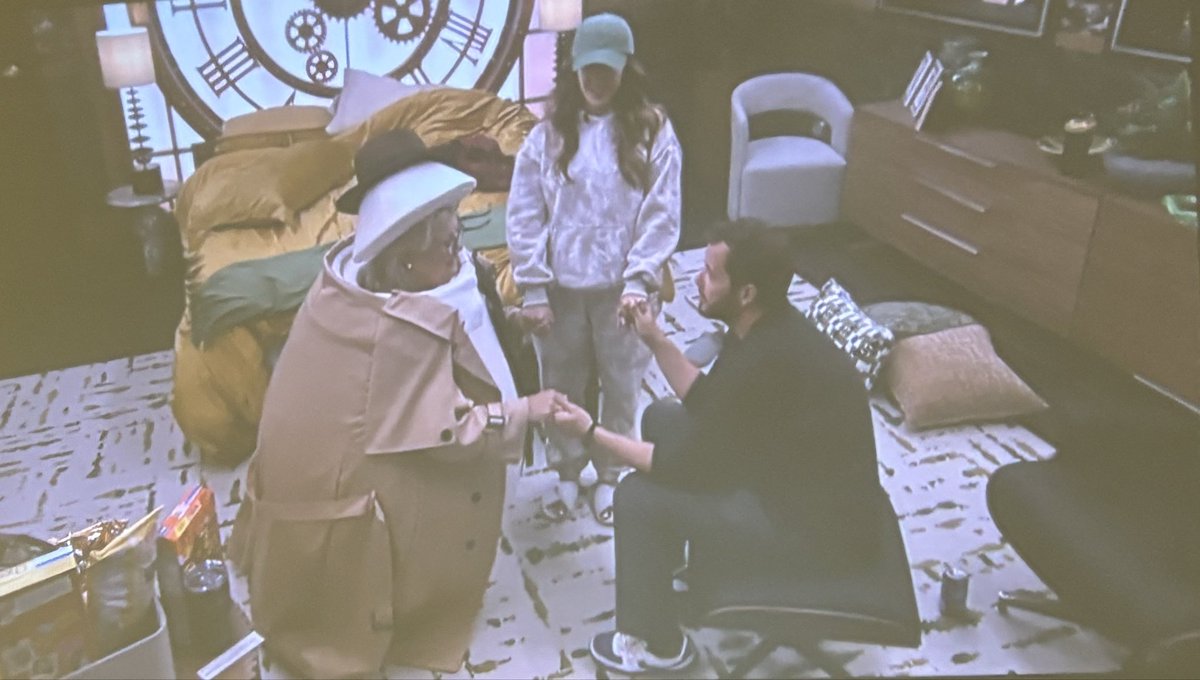 The_Outlet2024's tweet photo. THE PRAYER CIRCLE?! 😭 #BB28 https://t.co/3msfrh3ICG