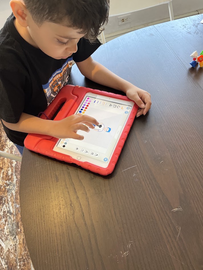 stemkidsnyc's tweet photo. 🚀 Day 3 of STEMXPlorers' Innovation Lab was full of creativity! Students learned about STEM icon Callum Daniel, coded with codeSpark, Scratch Jr., Kodable &amp; Dash robots 🤖, then engineered motorized fans, popsicle stick helicopters &amp; straw rockets! 💡✨
#STEMKidsNYC #Coding https://t.co/6wnvgubCdp