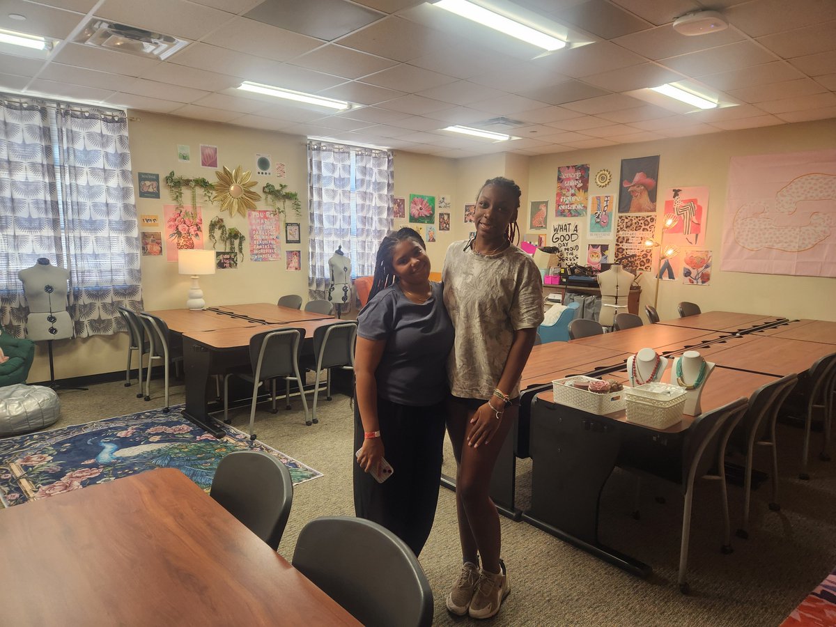 Swanson_TX's tweet photo. My cutie pie classroom helpers! 🩷🩷🩷 https://t.co/4ofeOGsGaE