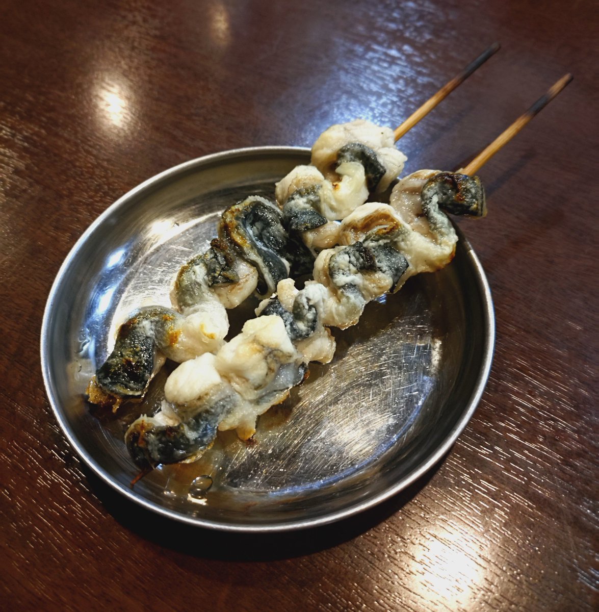 deepsmoking0711's tweet photo. 今日  明日　鰻推し
うなぎ白焼き　くりから串
2本 800円　1本 500円
#歌舞伎町　#ぐりすと　#日本酒 https://t.co/fibOUZae1v