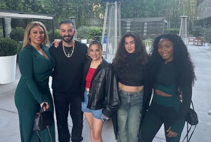 sitelaurenjbr's tweet photo. FIFTH HARMONY?

Lauren com as meninas e Mike G via Instagram.

O Mike G é um agente musical da United Talent Agency (UTA) https://t.co/fX4YUgFsKt