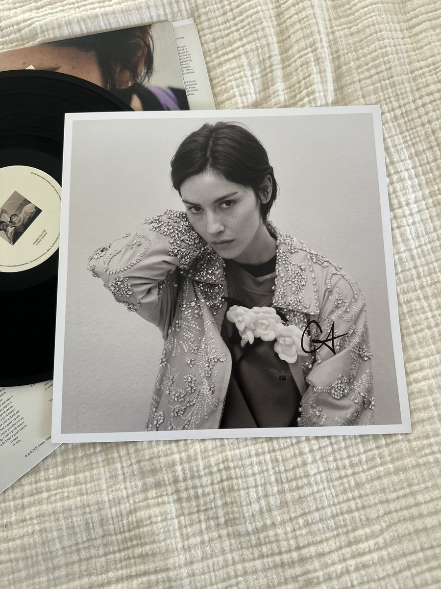mimistayedthere's tweet photo. Signed DFH is finally here 👹⭐️💜 https://t.co/pOKYmjLceq