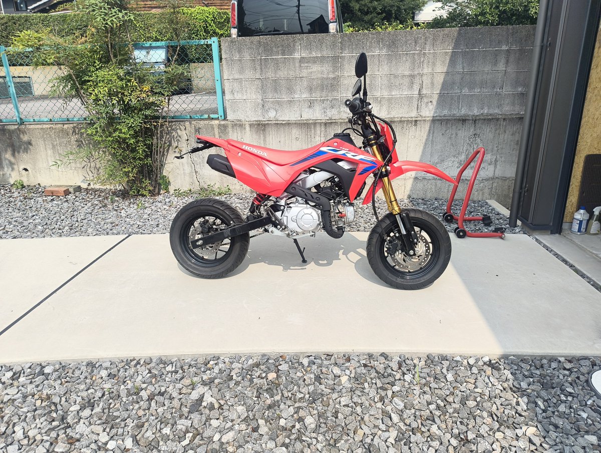 hi66ou's tweet photo. お別れ前メンテナンス😂
いや〜やっぱカッコいいなCRF（笑）
次もし作れるなら250で作りたい（笑） https://t.co/SqmLOuCpTE