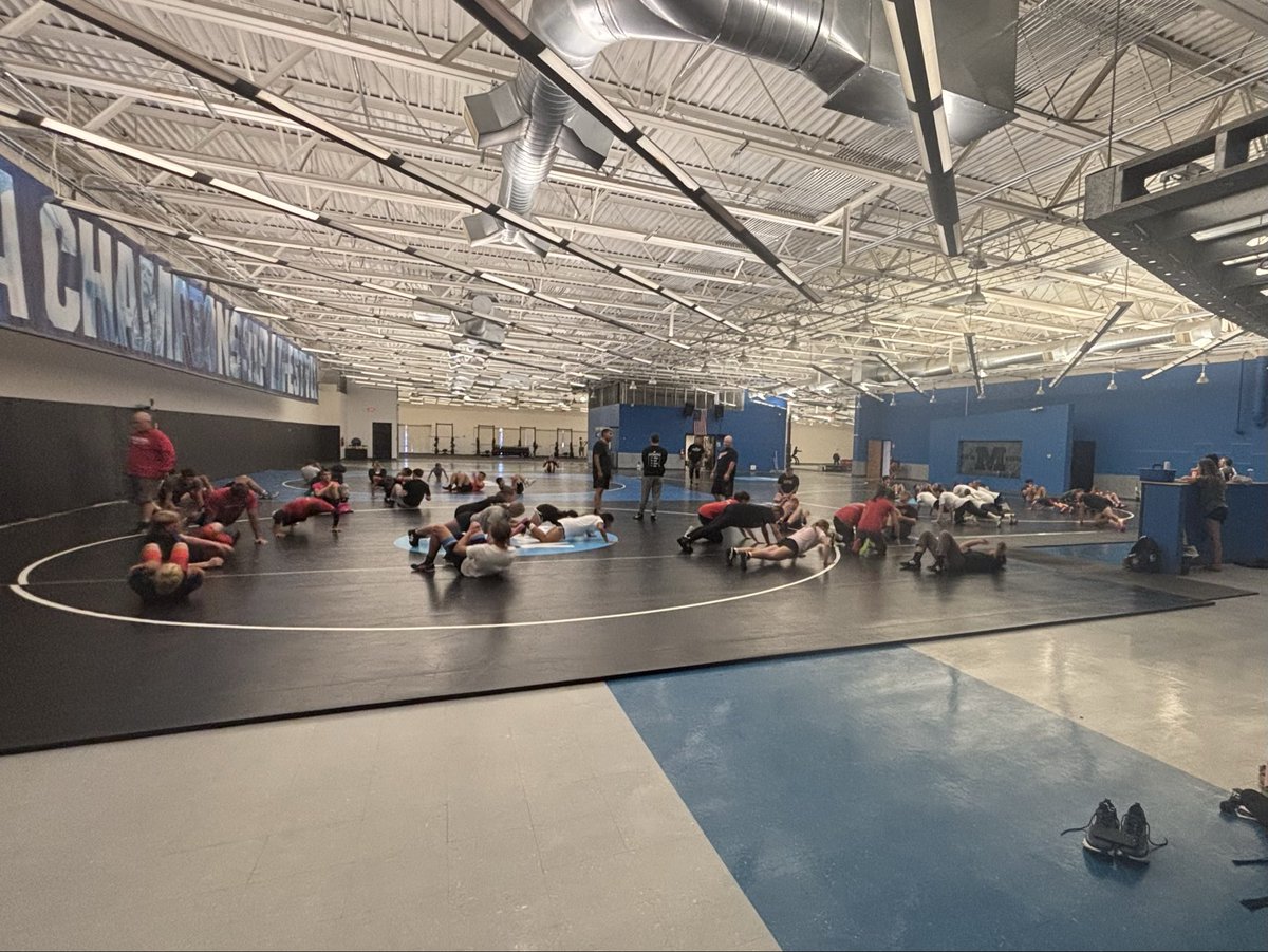 coachECK_wburg's tweet photo. Wrestling team ready to roll on our annual trip to Millikin U. One of the best rooms in the country….Three great days of bonding and getting better! 💪🏼🤼‍♂️🤼‍♀️ https://t.co/TecIxa8cmQ