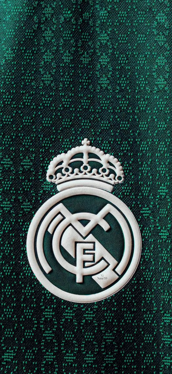 Ghostfeed001's tweet photo. What’s your take on Real Madrid new kit ?💚 https://t.co/t5IkoYZdPe