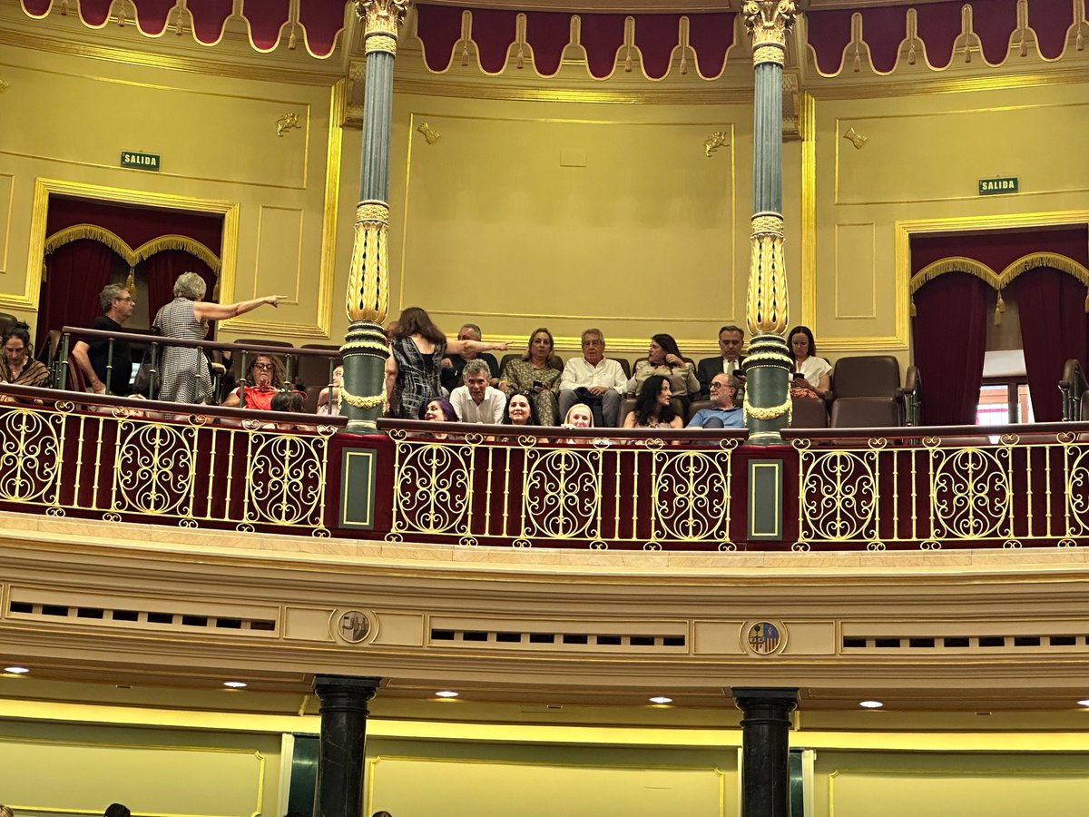 DEFENDA5's tweet photo. Hoy DEFENDA ha estado  en el Congreso
Tras 6 años d lucha y revindicaciones hoy se ha votado la ley sobre la pasarela al RETA 1×1 para todos
No es la ley q necesitamos ni queremos y queda mucho hasta q tengamos el reglamento. 
Seguiremos reivindicando una #pasarelajustaydigna https://t.co/IISU7V11ll
