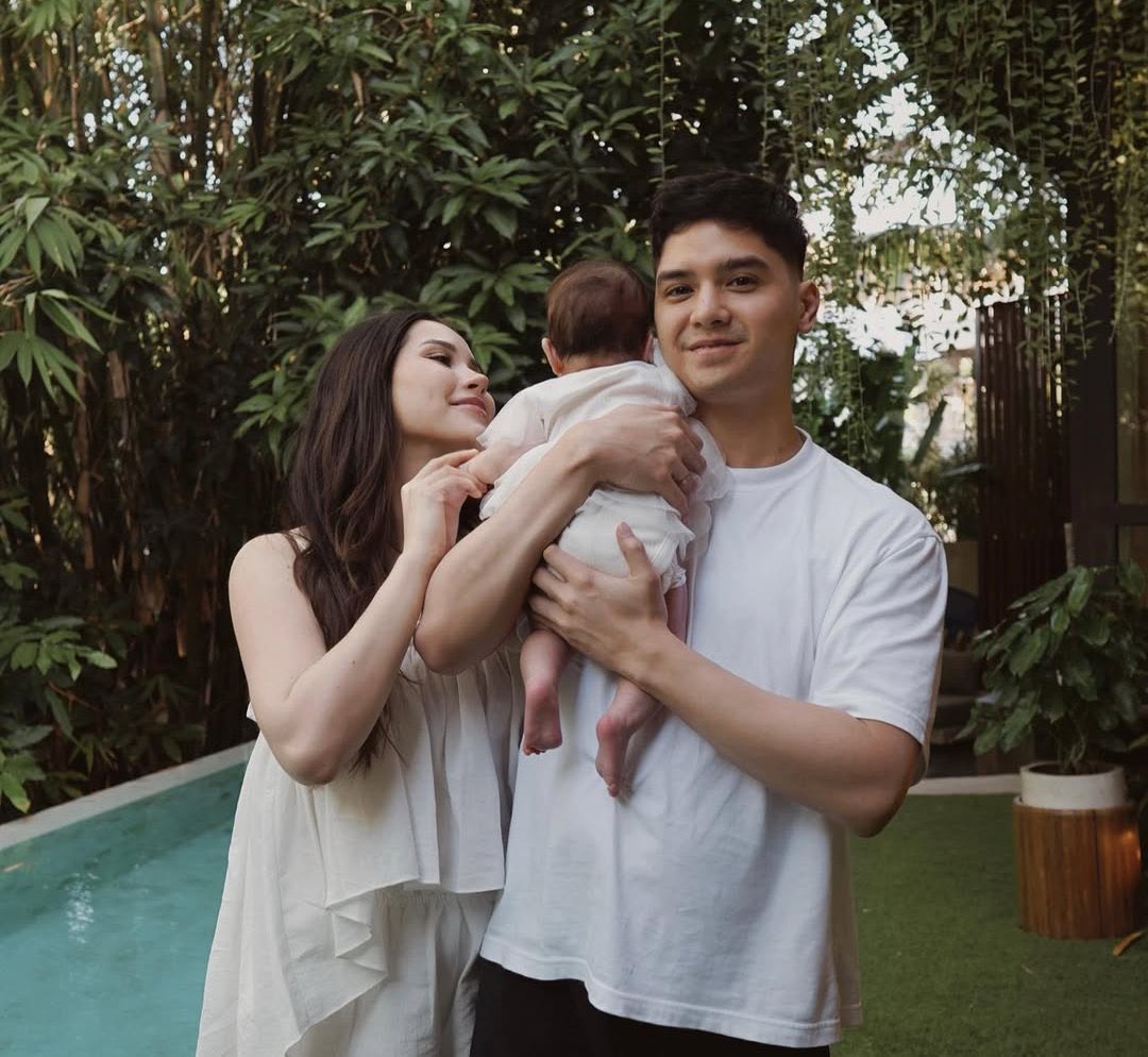 HELLORENATAAA's tweet photo. Alyssa… yg bener ajaa baby Soleil baru umur 2bulan tapi udah dibacain buku bahasa prancis  🤣

bayi sekecil itu harus berkelahi dengan beberapa bahasa 🫵🏻🤣😭 https://t.co/bN6MFQcH4K