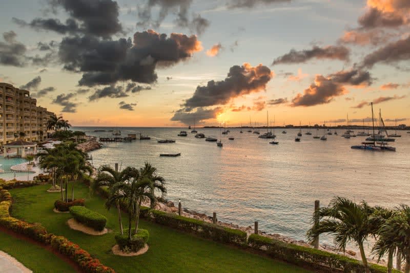 EndlessSunTrav's tweet photo. 🌴 Sunsets just hit different in the Caribbean. ☀️✨
With Celebrity Cruises, the Caribbean is all about relaxing at your own pace, discovering new shores, and soaking in moments you'll never want to end.
✉️ Contact me today to book your Caribbean getaway. https://t.co/vaqbaPmaAG