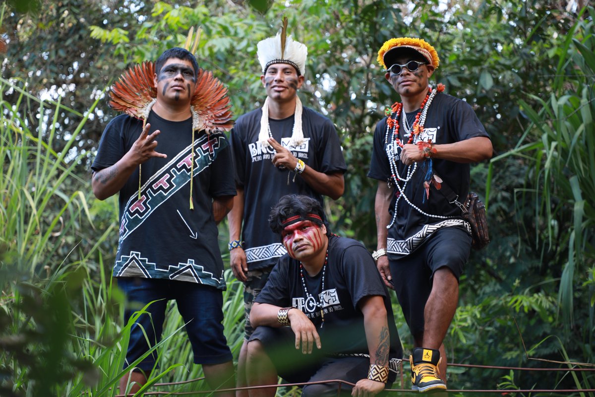 celiaxakriaba's tweet photo. Hoje, às 21h, sai "OKE", faixa que fecha o novo álbum da Anitta com os Brô MC's, primeiro grupo de rap indígena do Brasil.

Guarani Kaiowá rimando pro Brasil inteiro ouvir.

Nossa juventude é voz, não só tema de música. https://t.co/Ug5v5aSpYz