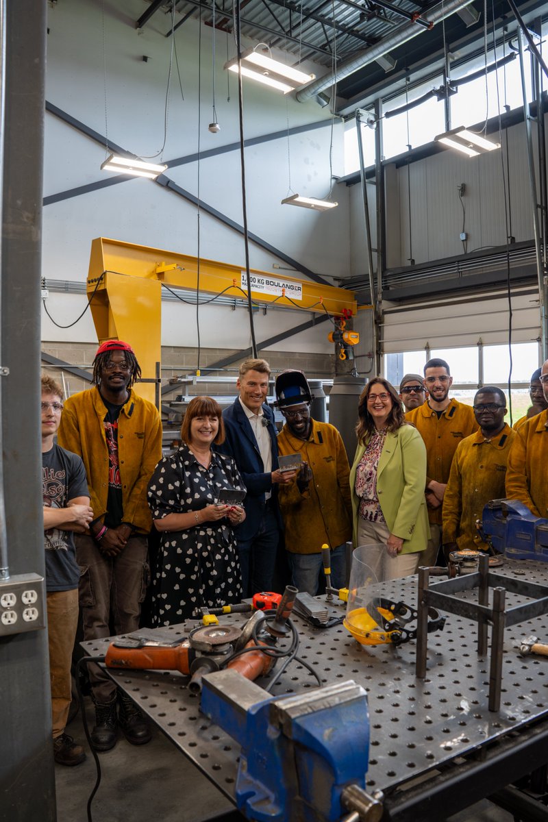 CollegeLaCite's tweet photo. Minister @gregorrobertson and MP @mflalonde visited @CollegeLaCite's Orléans campus, where we train the next generation of professionals in the skilled trades, construction and infrastructure sectors. 
Thank you for your commitment to Canada's future workforce. https://t.co/MOYWzKSnpo