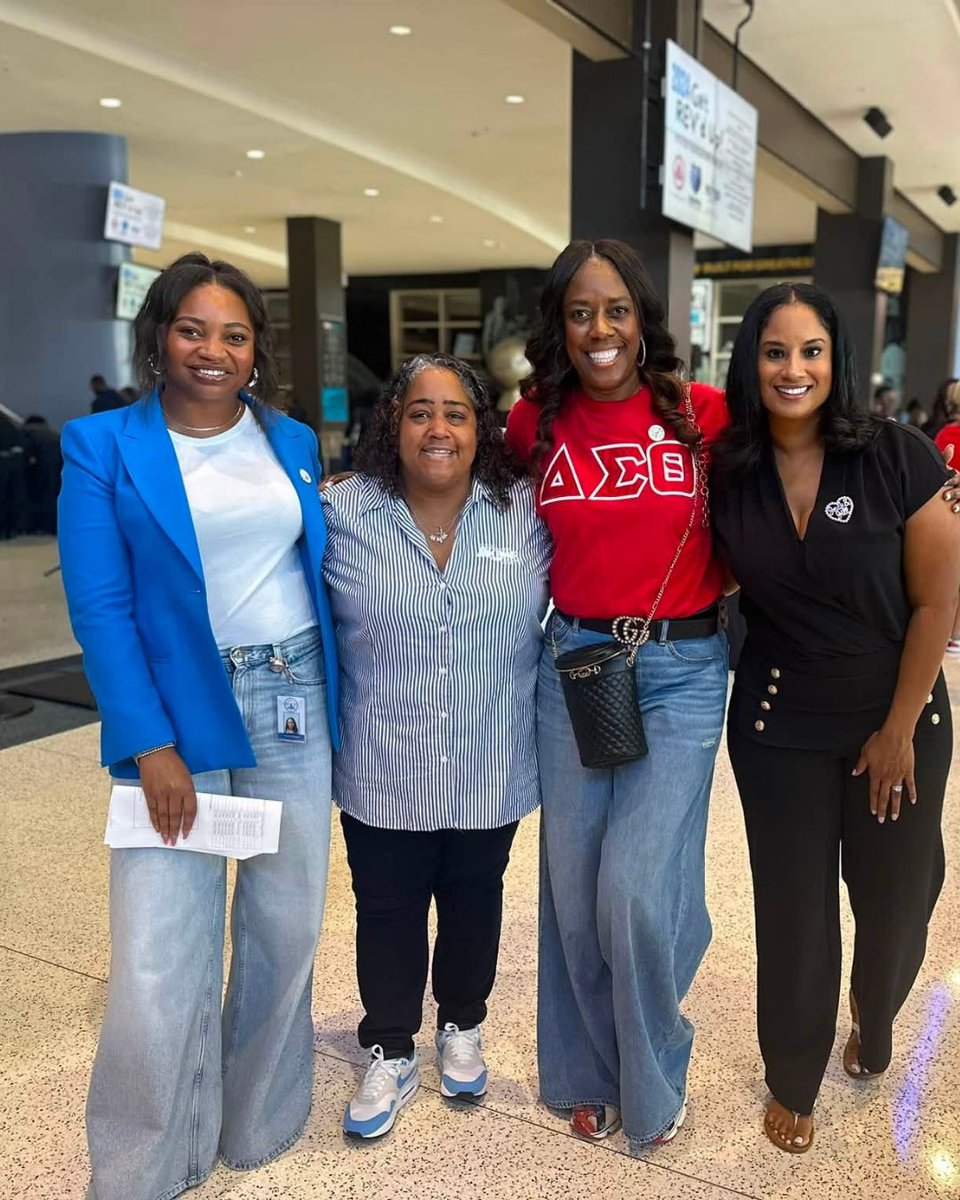 MSCSK12's tweet photo. Today, Memphis-Shelby County Schools honors the life and legacy of Sunya Payne, a devoted educator, community leader, and advocate. Her impact will continue to be felt across the District and throughout our community.

Through her passion for students, families, and meaningful partnerships, Ms. Payne helped open doors, provide resources, and create opportunities that changed lives. Her compassion, leadership, and unwavering commitment to serving others leave a legacy that will not be forgotten.

Join us as we celebrate her life, honor her contributions, and remember the difference she made in the lives of so many.

Read her story: https://t.co/4T5TMD1LgV