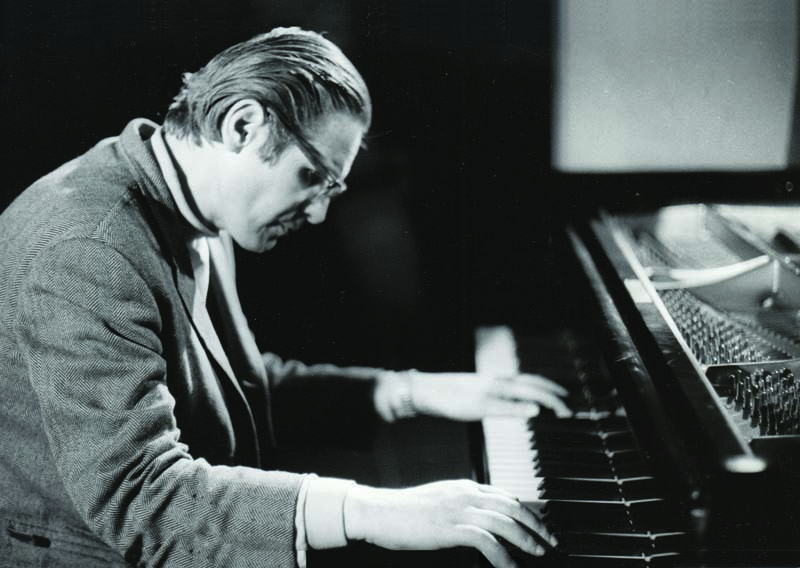 LuizSantosMusic's tweet photo. Words are the children of reason and, therefore, can't explain it. They really can't translate feeling because they're not part of it. That's why it bugs me when people try to analyze jazz as an intellectual theorem. It's not. It's feeling.  -- Bill Evans
#jazz #art https://t.co/yVJbDAOvVQ