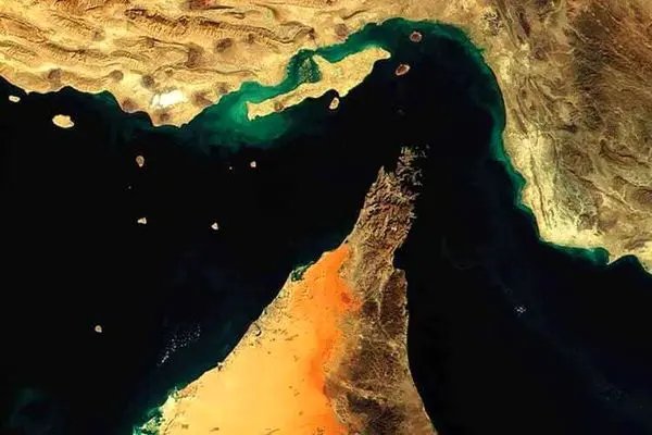 Ghalamdar_'s tweet photo. مادرفروشان بدانند که
تنگه ی هرمز خاکـــــِ ماست
و خاکِ ما مـــــــــــــادرِ ماست
و مادرِ ما، مثلِ مادرِ شما فروشـی نیست، خلاص

✍️ـــــــــــــــــــــــــــــــــــــــــــ🚩#مخـتارشَـهـرُخ https://t.co/WXZbzqef2b