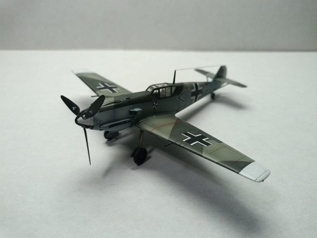KIKE1767's tweet photo. Un modelo más a la colección: BF-109E-4 Messerschmitt en escala 1/72 dela marca Hasegawa, en la versión que voló en agosto de 1940 durante la batalla de Inglaterra. https://t.co/Y9hz4Xd7MG
