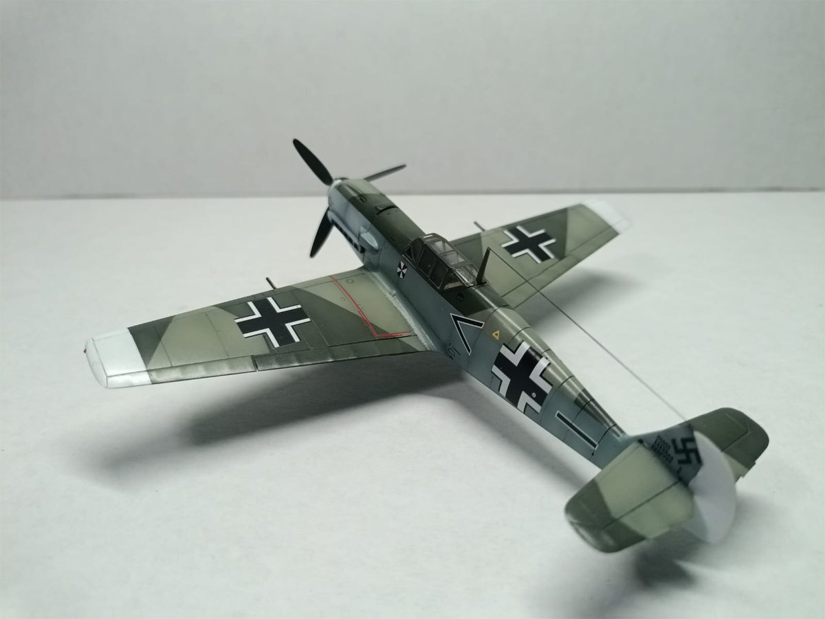 KIKE1767's tweet photo. Un modelo más a la colección: BF-109E-4 Messerschmitt en escala 1/72 dela marca Hasegawa, en la versión que voló en agosto de 1940 durante la batalla de Inglaterra. https://t.co/Y9hz4Xd7MG