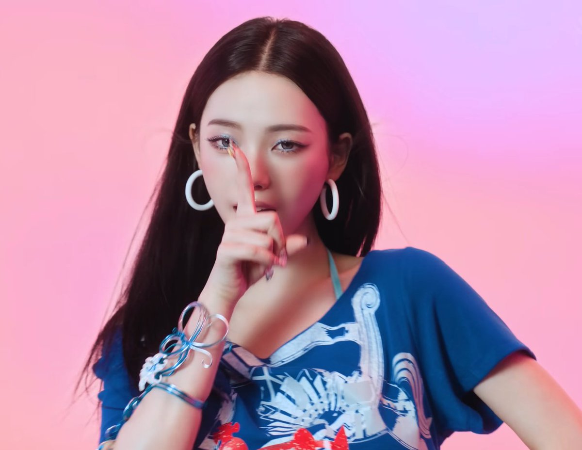 KARINABlue_26's tweet photo. 260723 EXCUSE ME KARINA??!?
    
#카리나 #Karina #カリナ
#aespa #에스파 https://t.co/FuYP2PkXsZ