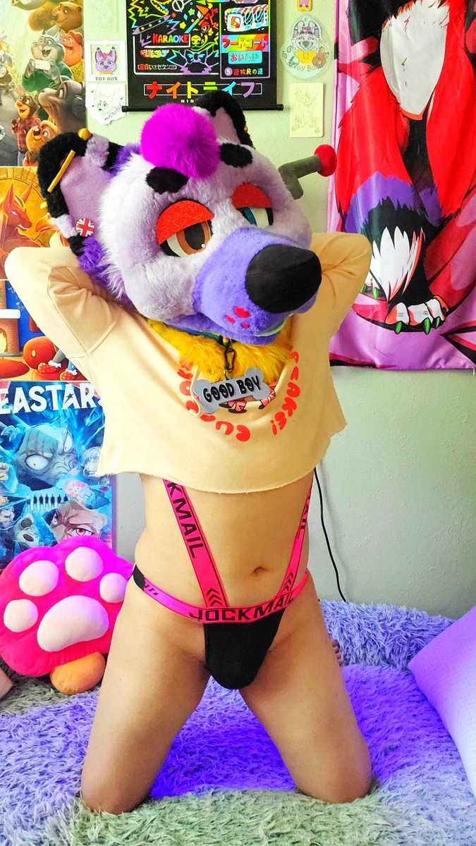 Myles_ToyBox's tweet photo. Love this crop top https://t.co/OtMk81fkVL