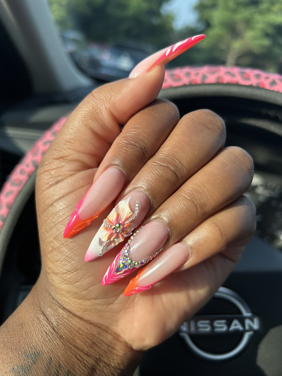 TheFrenchNFancy's tweet photo. Paid All This Money 💰 For These Nails 💅🏾 
For No One To Reimburse Me Or Support My Pretty Habit 😒 #NailFetish #PrettyFingers #PinkNails #FrenchTips https://t.co/Sqozda4Uau