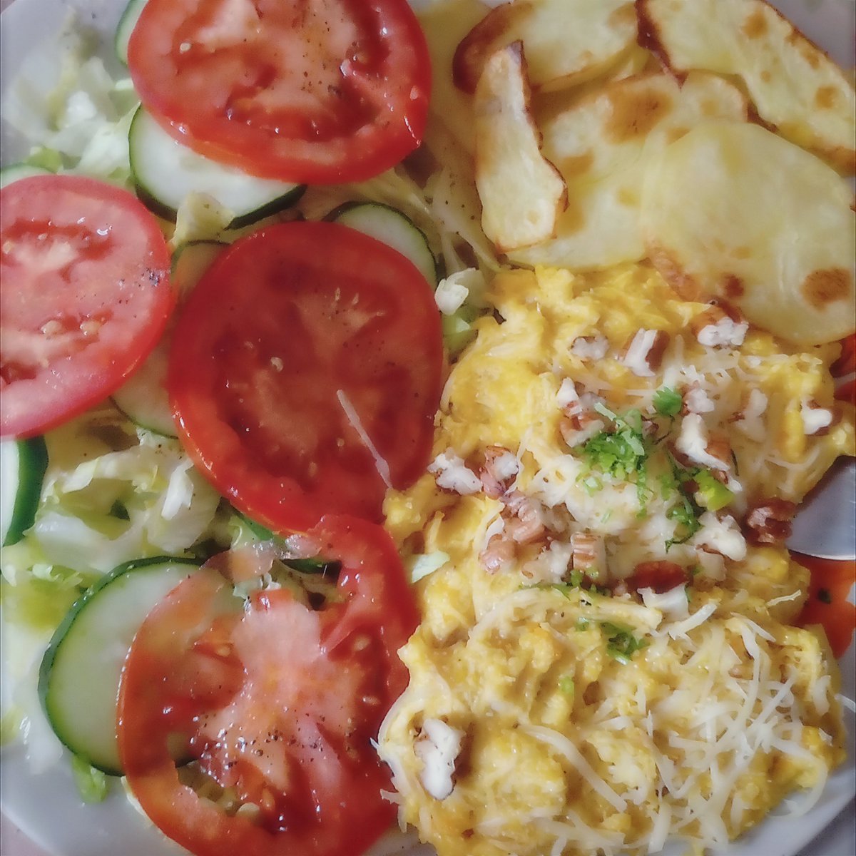 AiriLockheart's tweet photo. ¡Hoy preparé ají de gallina por primera vez para el almuerzo familiar! (˵ •̀ ᴗ •́ ˵ ) ✧ 

Mamá Lockheart lo aprobó, dijo que estaba muy rico hehehe

Lo hice yo solita y es primera vez que preparo ají amarillo, así que estoy orgullosa de lo bien que salió (˶◜ᵕ◝˶) ¿Quieren? https://t.co/4urHXwZ5gb