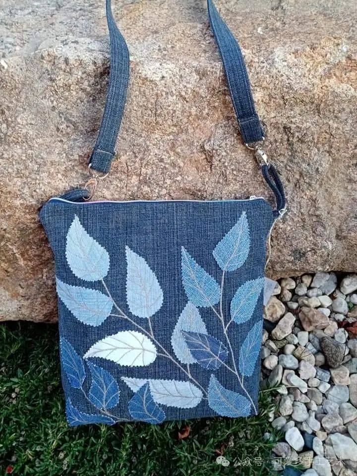 SiedongB's tweet photo. Turn old denim jeans into a stylish crossbody bag in 10 mins! Cut, stitch, done—save waste, get new vibe. https://t.co/j9FYvBSCsB