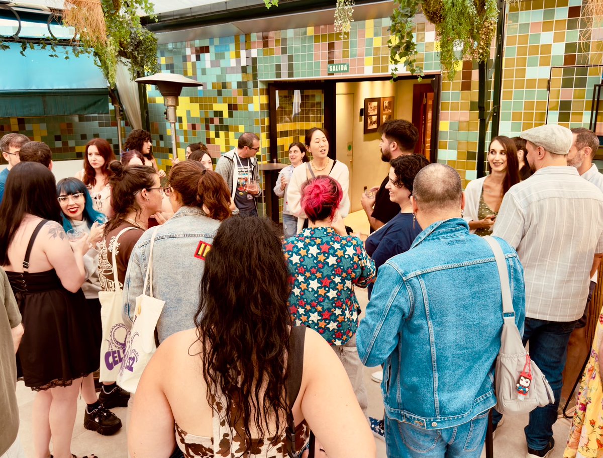 festivalcelsius's tweet photo. El jueves a mediodía la extraordinaria Jennifer Svedberg-Yen (y algún que otro invitado especial) compartieron un buen rato con nuestros Patreon en el acto de presentación del cóctel inspirado en la obra de nuestra invitada https://t.co/eyVp1TBOM6