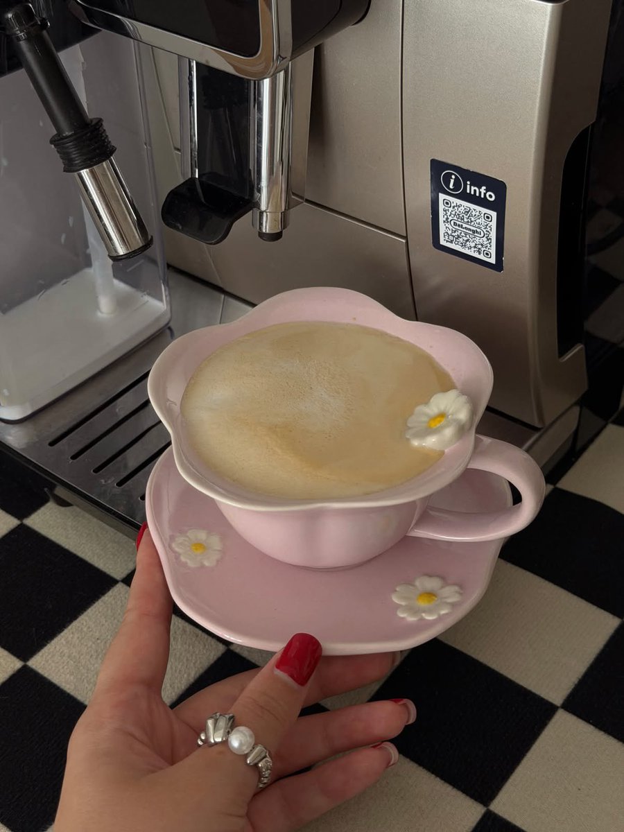 dazzlinghavens's tweet photo. ☕️ https://t.co/3vZrvQPQLe