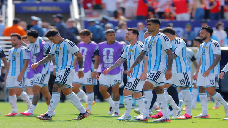 javieroldan's tweet photo. FBI decomisó celulares a dirigentes de selección de Argentina antes de abandonar USA https://t.co/wCM4N2tVK9 https://t.co/eQsY8zGVrs