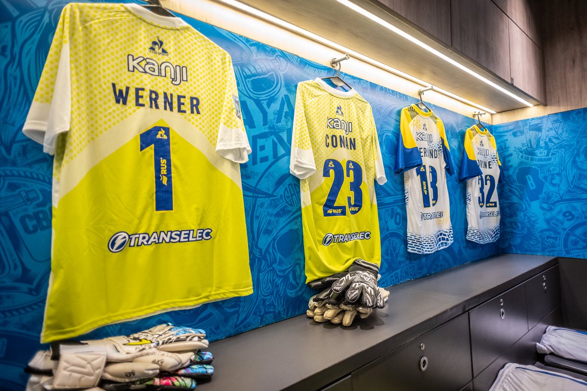 RosarioCentral's tweet photo. Todo listo en el vestuario 👕✅

Hoy vamos con la indumentaria alternativa ⚪️🟡🔵

⚽ #TorneoMercadoLibre Clausura
📺 Seguilo en vivo por TNT Sports Premium
▶️ Suscribite al Pack Fútbol https://t.co/uE9nZaKbkW