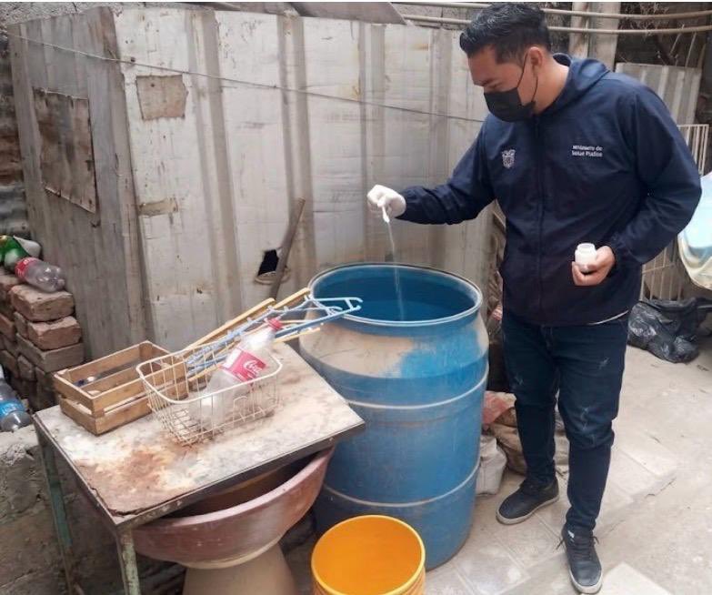 Salud_Guayas's tweet photo. Personal de #ControlVectorial recorre los sectores de la parroquia #FebresCordero realizando visitas domiciliarias para la destrucción de criaderos de mosquitos. 
¡Tu colaboración es fundamental! 
Abre la puerta a la prevención y mantén tu hogar libre de dengue. 🦟🏠🚫 https://t.co/mCN9naOboS