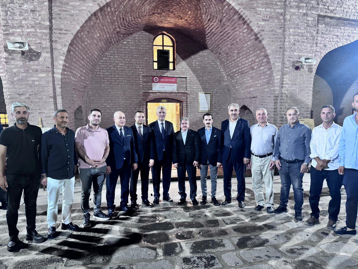 MhpCizre73's tweet photo. Çeşitli programlarda bulunmak üzere ilimize teşrif eden Ticaret Bakanımız Sn Prof. Dr. Ömer Bolat’ı Cizre’mizde karşıladık.
teşriflerinden dolayı teşekkür ediyor; gerçekleştirecekleri ziyaretlerin ülkemiz adına hayırlı sonuçlara vesile olmasını temenni ediyoruz.
@MHP_Bilgi https://t.co/jWyGxjdF6h