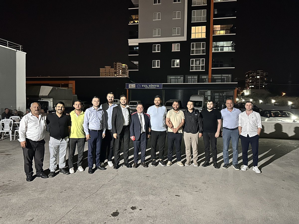 ahmetbrkcskn03's tweet photo. Önceki dönem İlçe Başkan Yardımcımız @enesergin06 kardeşimizin kına merasimine, Belediye Meclis Üyemiz @hasanakyoll06 ve yönetim kurulu üyelerimiz ile birlikte katılım sağladık.
Rabbim bir ömür boyu mutluluk nasip etsin. https://t.co/cuF3kwmLAy