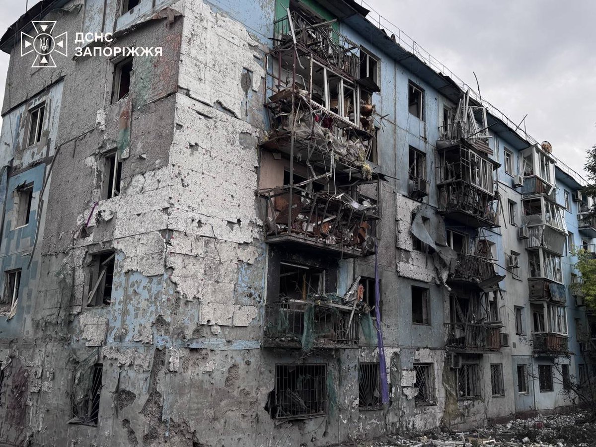 BohuslavskaKate's tweet photo. Russia struck Zaporizhzhia injuring 25 people,  including 6 children ‼️ https://t.co/weVV2tQoz6