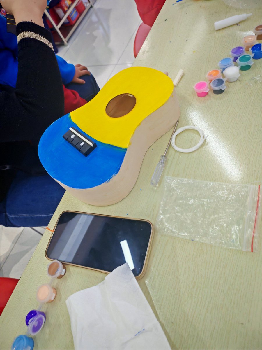 LaneJenae23170's tweet photo. Lights, colors, and creativity in tonight’s open-air art workshop! Turned blank canvas into my own little world—who knew paint could feel this freeing https://t.co/aSTzW5uJgU