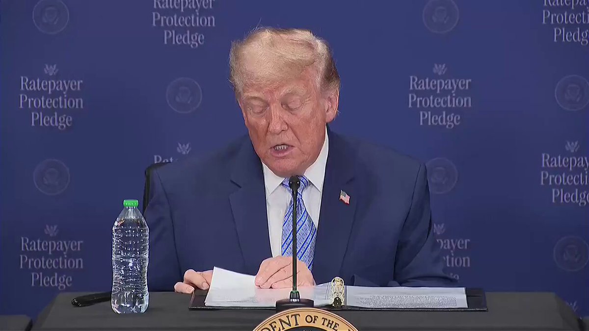 halahshamzy's tweet photo. 🚨 BIG NEWS: 🇺🇸 Trump just said the US is way ahead of China and everyone else in AI and crypto. 

“We wanna keep leading in crypto.” https://t.co/GLdoAcxtxa