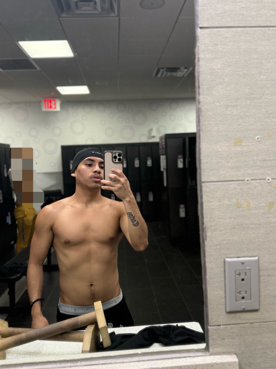 ax3l55's tweet photo. #nyc #gym #brooklyn #nfs Gotta work on dem abs more https://t.co/dmXb3Lej08