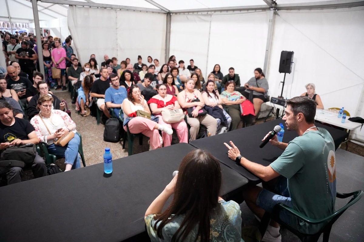 festivalcelsius's tweet photo. Con Álvaro París descubrimos su novela, Yo, la heredera mientras avanzaba la tarde del jueves en el #celsius2026 https://t.co/kFzNrGQVqW
