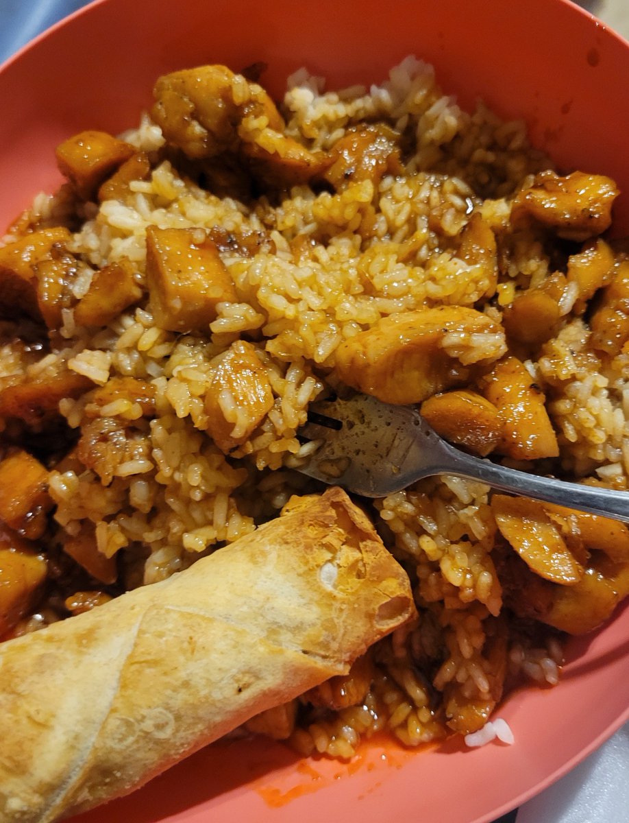 MEGAFAGG0T9000's tweet photo. Suppers done. Bourbon Chicken and egg rolls. #StruggleSupper #GLSF https://t.co/TwbCgTbZOA