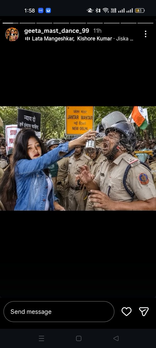ranaprashant25's tweet photo. @DelhiPolice @Uppolice @CMOfficeUP @112UttarPradesh 
महोदय ये महिला जिसका नाम गीता है अपने इंस्टाग्राम से लगातार पुलिस पर तेजाबी हमला करने के लिए प्रोत्साहित कर रही है महोदय इस महिला का संज्ञान लीजिए विडियो और फोटो स्लगन है
इसकी आईडी 
https://t.co/ZxerDdu4o9 https://t.co/e8VD8Rx3qX